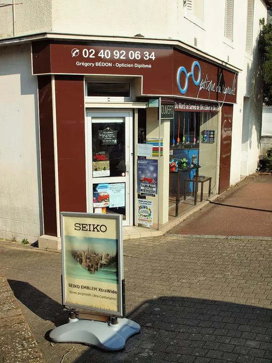 Devanture d’un opticien à La Haye-Fouassière, Loire-Atlantique.